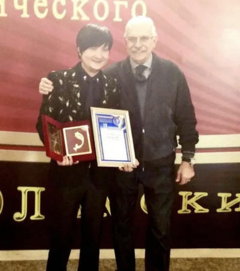 美女野兽组合 娱乐圈丑男美女恋爱故事 娱乐圈颜值与才华反差情侣_娱乐圈最丑男